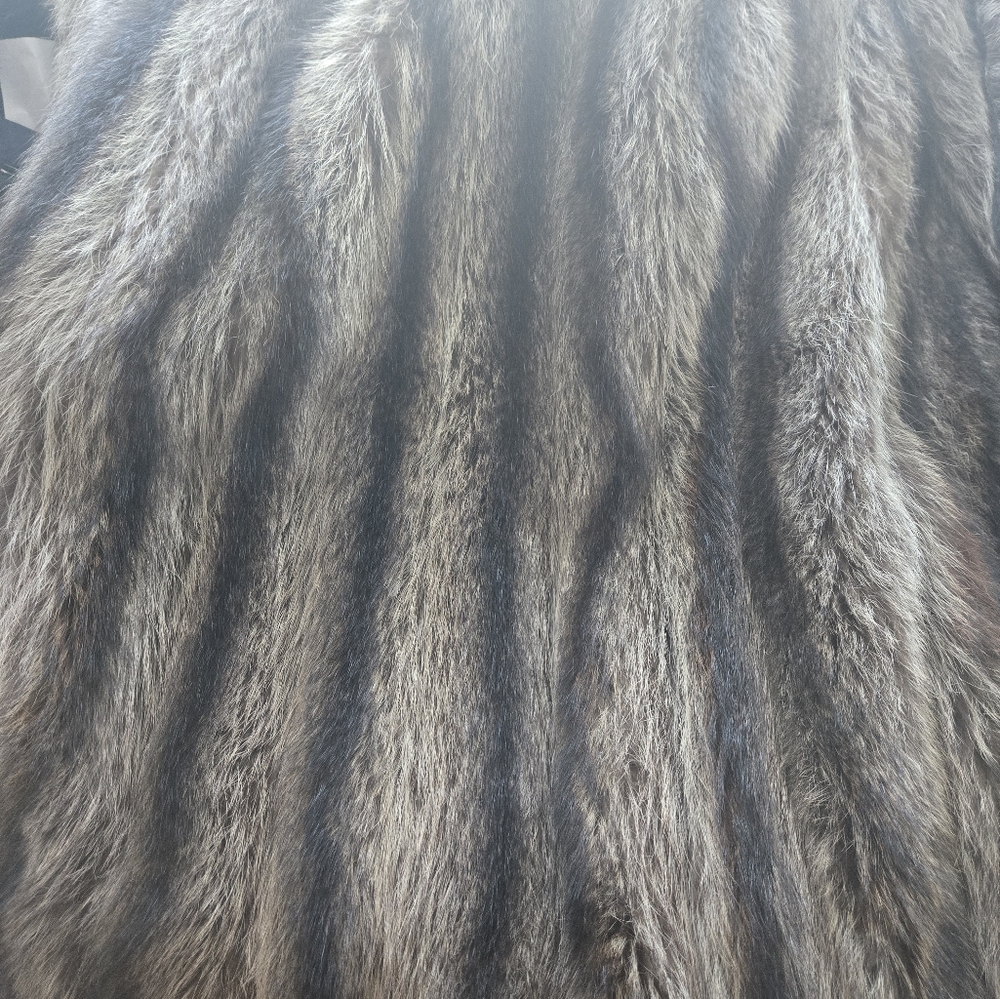 Luxurious Racoon Fur Coat - Picture 6 of 12